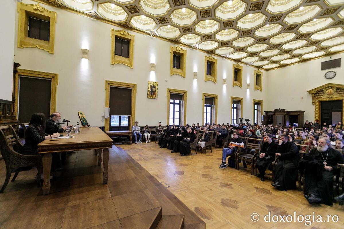 Întâlnirea Preasfințitului Siluan, Episcopul Ortodox Român al Italiei, cu membrii ASCOR Iași / Foto: pr. Silviu Cluci